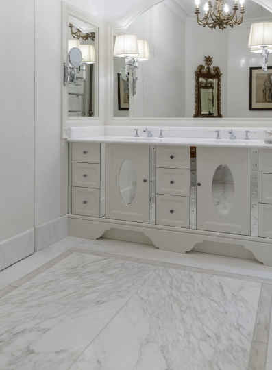 Apartament Mokotowska marmurowe łazienki, blaty marmurowe, okładziny marmurowe