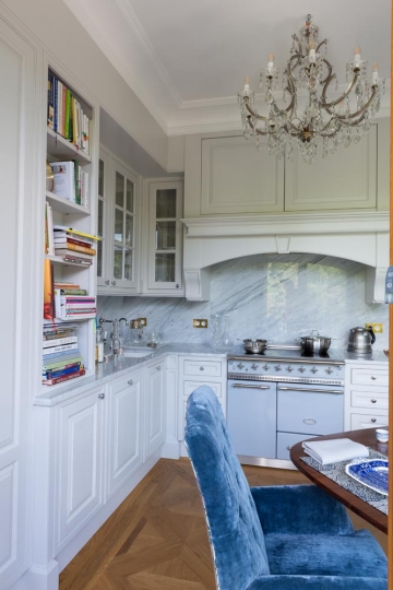 Kuchnia z litego drewna, malowana, blat z marmuru Kuchnie na zamówienie, projektowanie kuchni, ekskluzywne kuchnie, aranżacja kuchni, meble kuchenne dębowe, malowane, piękne kuchnie, kuchnie na bogato, kuchnie do pałacu, najpiękniejsze kuchnie, najdroższe kuchnie, meble kuchenne dreweniane