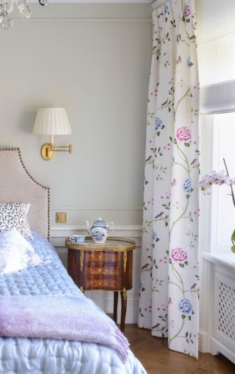 Zasłony z podszewką, story z pasmanterią, Sypialnia Dekoracje okienne, zasłony ozdobne, firanki, story, żaluzje, ekskluzywne zasłony, szycie zasłon, zasłony na ocieplinie, zasłony z podszewką, eleganckie zasłony, ubranie okien, story rzymskie, story firankowe, story z pasmanterią, zasłony z pasmanterią