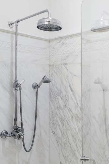 Apartament Mokotowska marmurowe łazienki, blaty marmurowe, okładziny marmurowe