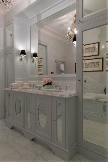 Łazienka główna, podłoga i blaty marmurowe, zabudowy meblowe wykonywane na zamówienie Projektowanie łazienek w marmurze, stylowe łazienki, łazienki glamour, aranżacja wnętrz stylowych, wnętrza ekskluzywne, interior design