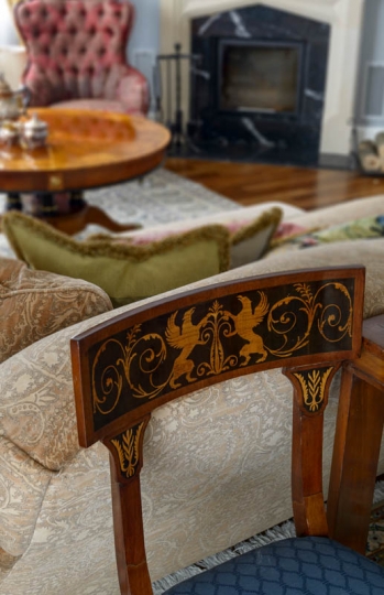 Salon, kominek marmurowy projektowanie wnętrz, aranżacja wnętrz stylowych, wnętrza ekskluzywne, interior design