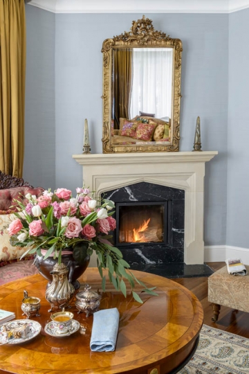 Kominki z marmuru, ruszt do kominka, dodatki kominkowe, lampy stojące, abażury ręcznie robione, Konserwacja dzieł sztuki, rzeźba do wnętrz, stojak na nuty, konsole antyczne, ekskluzywne wnętrza, domy na bogato, pałace, rezydencje