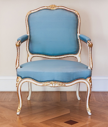 muzeum w Warce stylowe meble tapicerowane, tapicerowanie, meble stylowe, krzesła stylowe