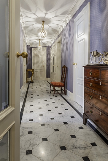 hall, marmurowa posadzka, Apartament Mokotowska projektowanie aranżacja wnętrz stylowych, wnętrza ekskluzywne, wnętrza muzealne
