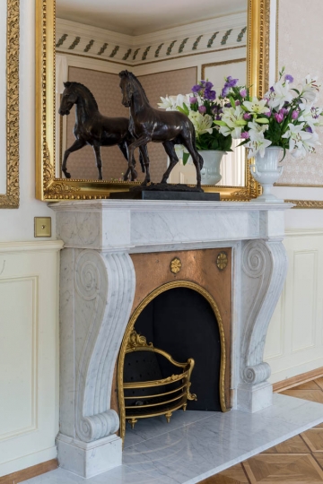 Kominek z carrary, Drulity Kominki z marmuru, ruszt do kominka, dodatki kominkowe, lampy stojące, abażury ręcznie robione, Konserwacja dzieł sztuki, rzeźba do wnętrz, stojak na nuty, konsole antyczne, ekskluzywne wnętrza, domy na bogato, pałace, rezydencje