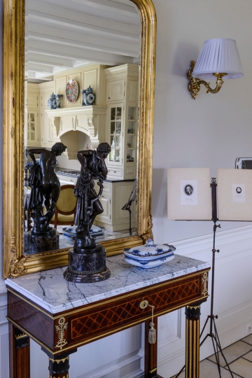 Konsola z lustrem, nutnik, rzeźba Konserwacja dzieł sztuki, rzeźba do wnętrz, stojak na nuty, konsole antyczne, ekskluzywne wnętrza, domy na bogato, pałace, rezydencje