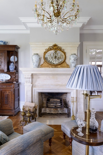 Kominek i dodatki do kominka Kominki z marmuru, ruszt do kominka, dodatki kominkowe, lampy stojące, abażury ręcznie robione, Konserwacja dzieł sztuki, rzeźba do wnętrz, stojak na nuty, konsole antyczne, ekskluzywne wnętrza, domy na bogato, pałace, rezydencje