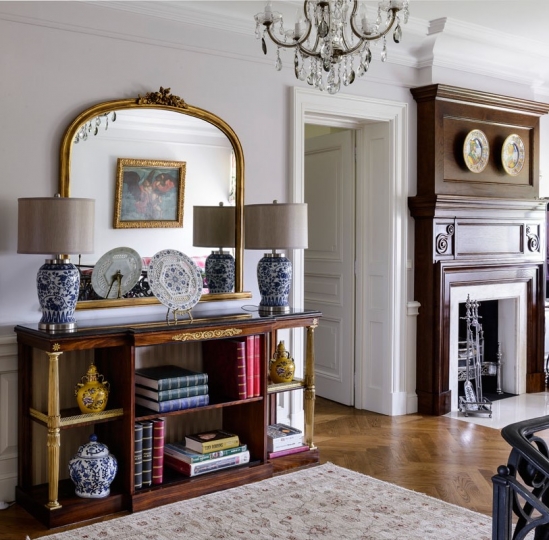 Dodatki - lampy, ceramika, książki Konserwacja dzieł sztuki, dywany ręcznie tkane, konsole antyczne, ekskluzywne wnętrza, domy na bogato, pałace, rezydencje